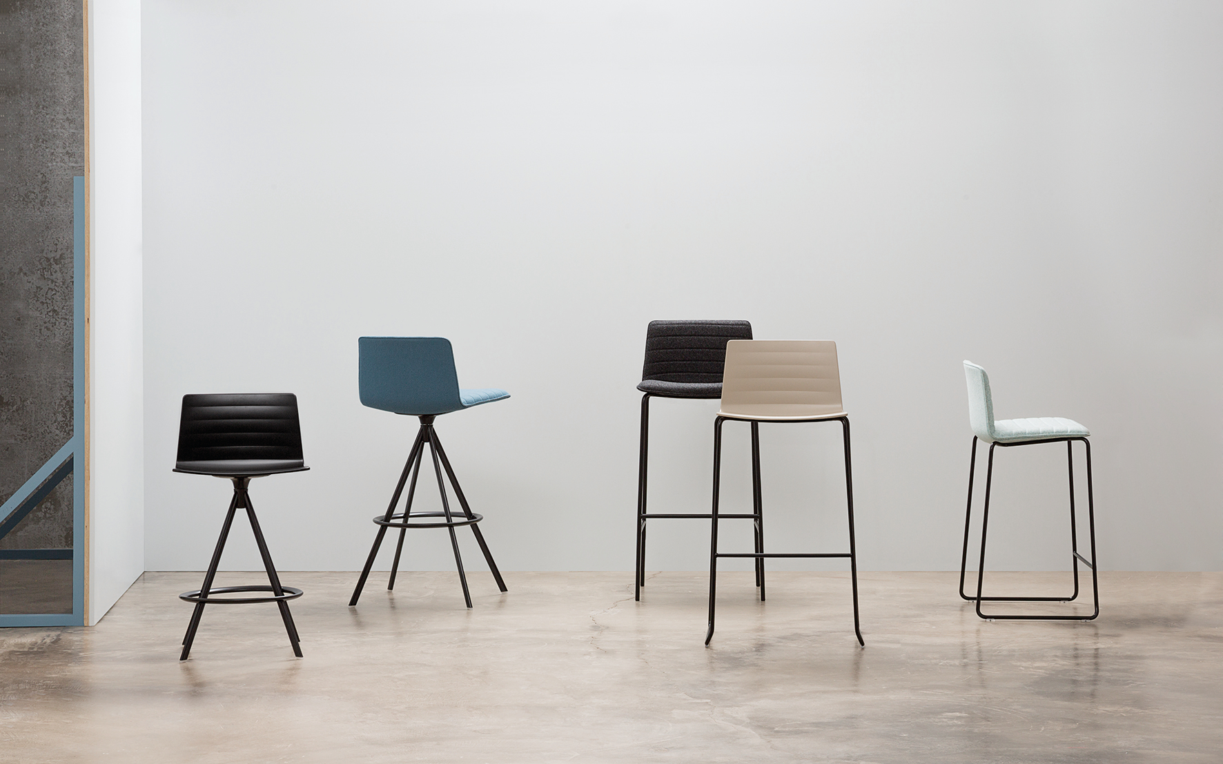 andreu-world-flex-stools-piergiorgio-cazzaniga