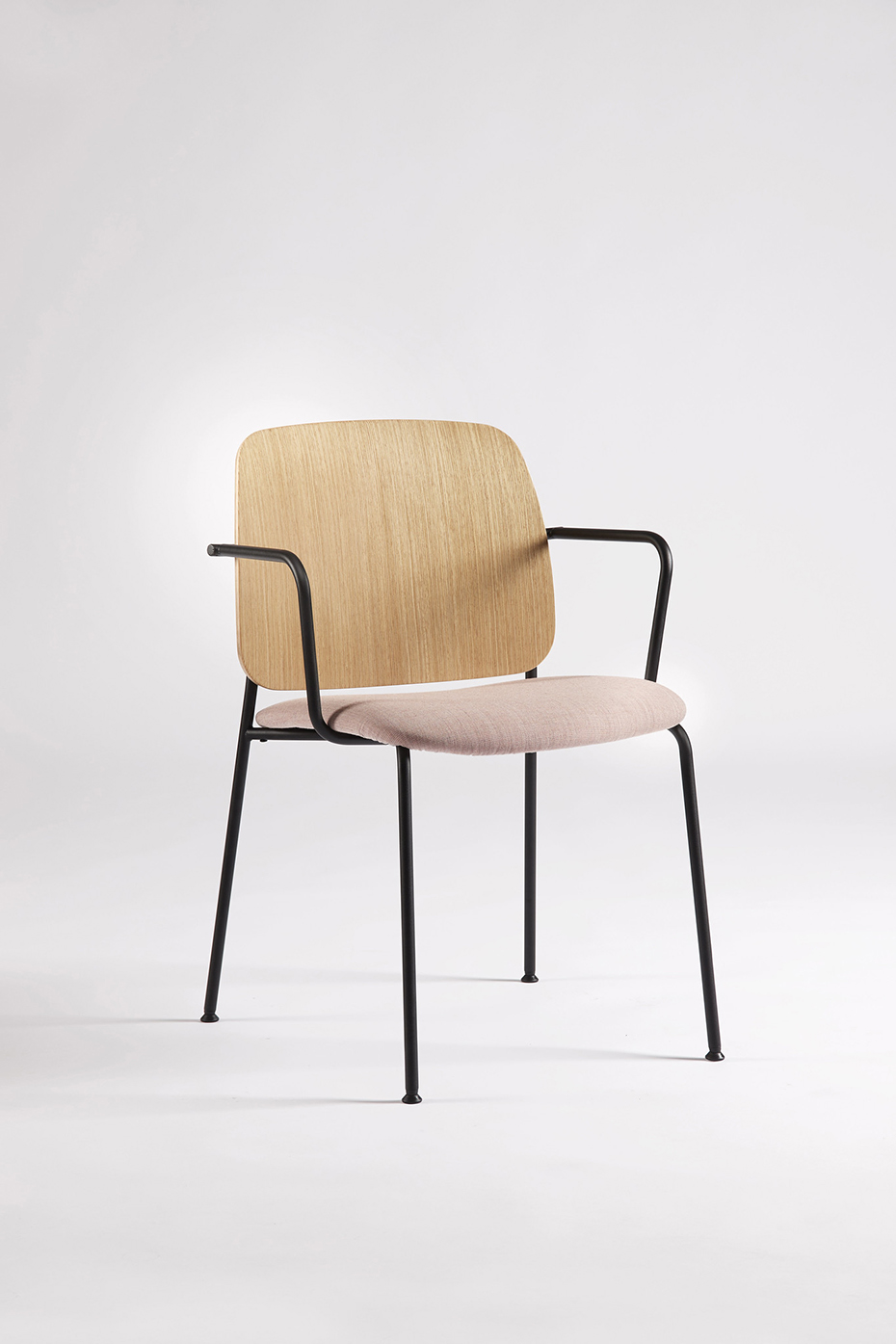 akaba-aia-chair-with-arms