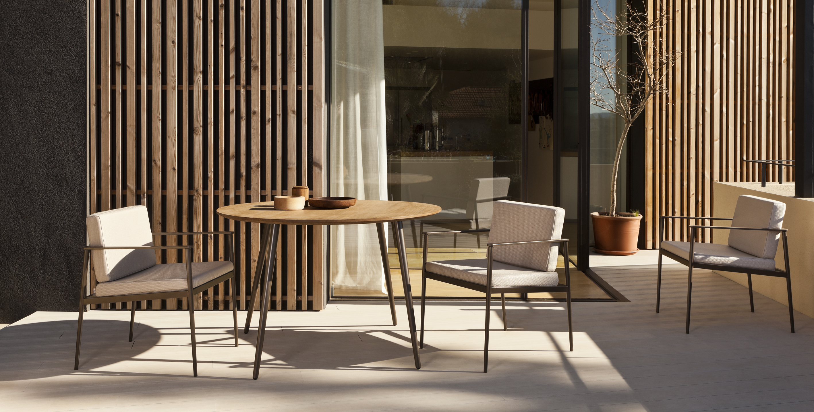BIVAQ-Colección VINT- mesas y sillas de exterior