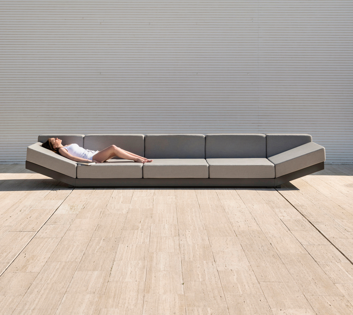 calma-alat-outdoor-sofa
