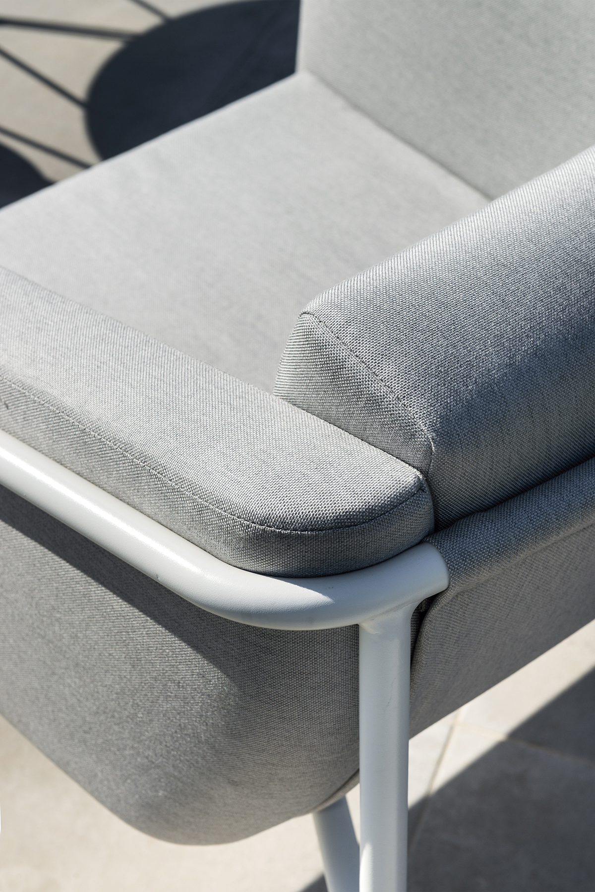 calma-nua-soirée-lounge-chairs-detail-sunbrella-grey-chiné-fabric