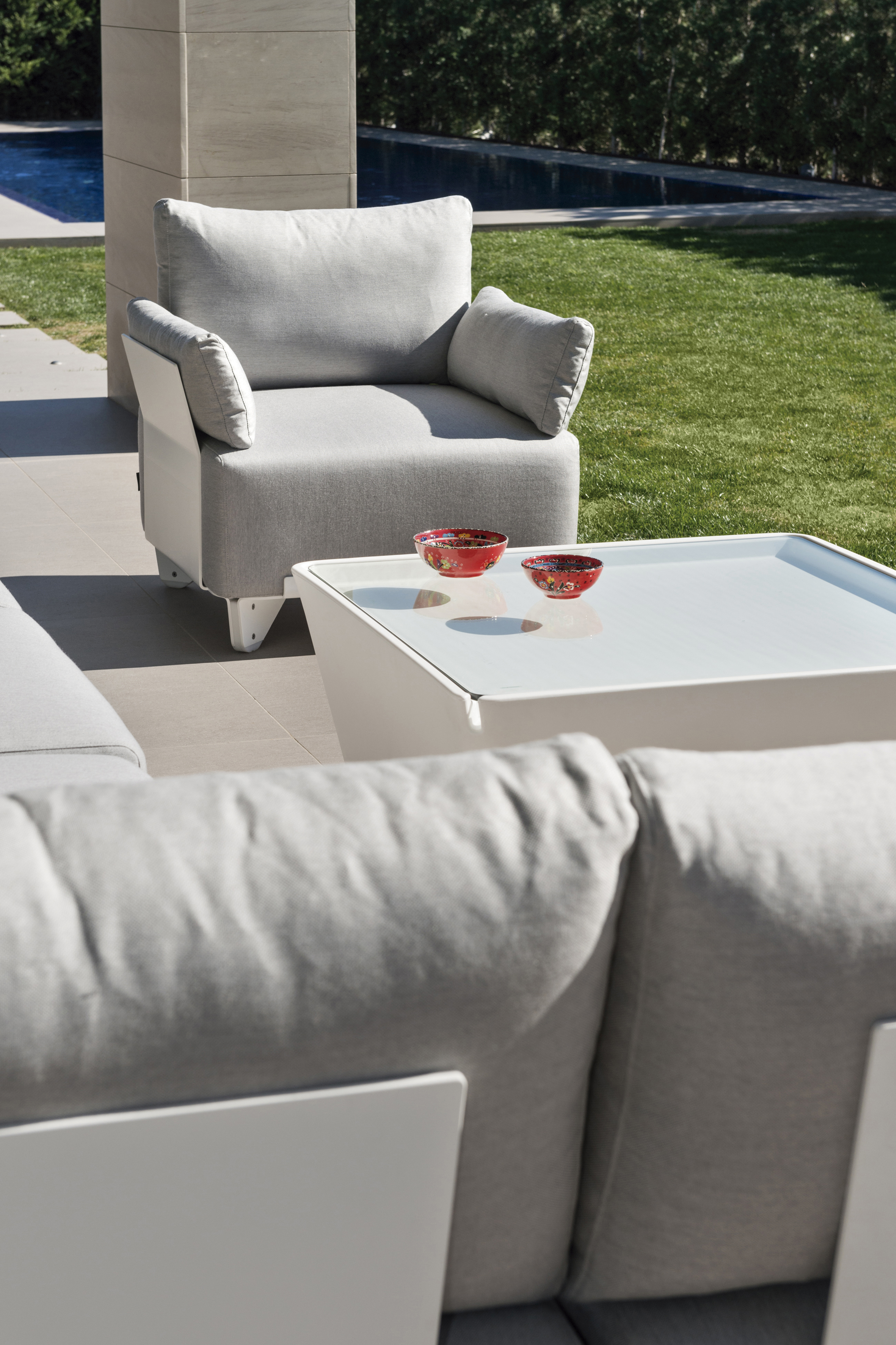 calma-plecs-soft-outdoor-sofas-armchairs