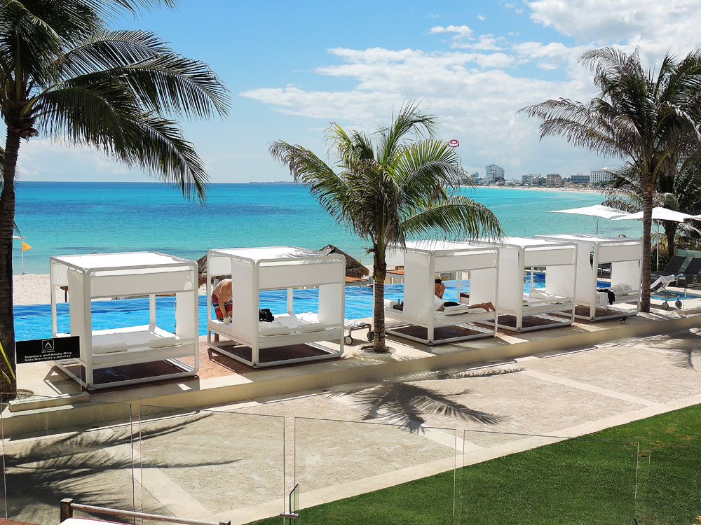 Tumbona de playa y piscina aluminio resistente con parasol Cancun