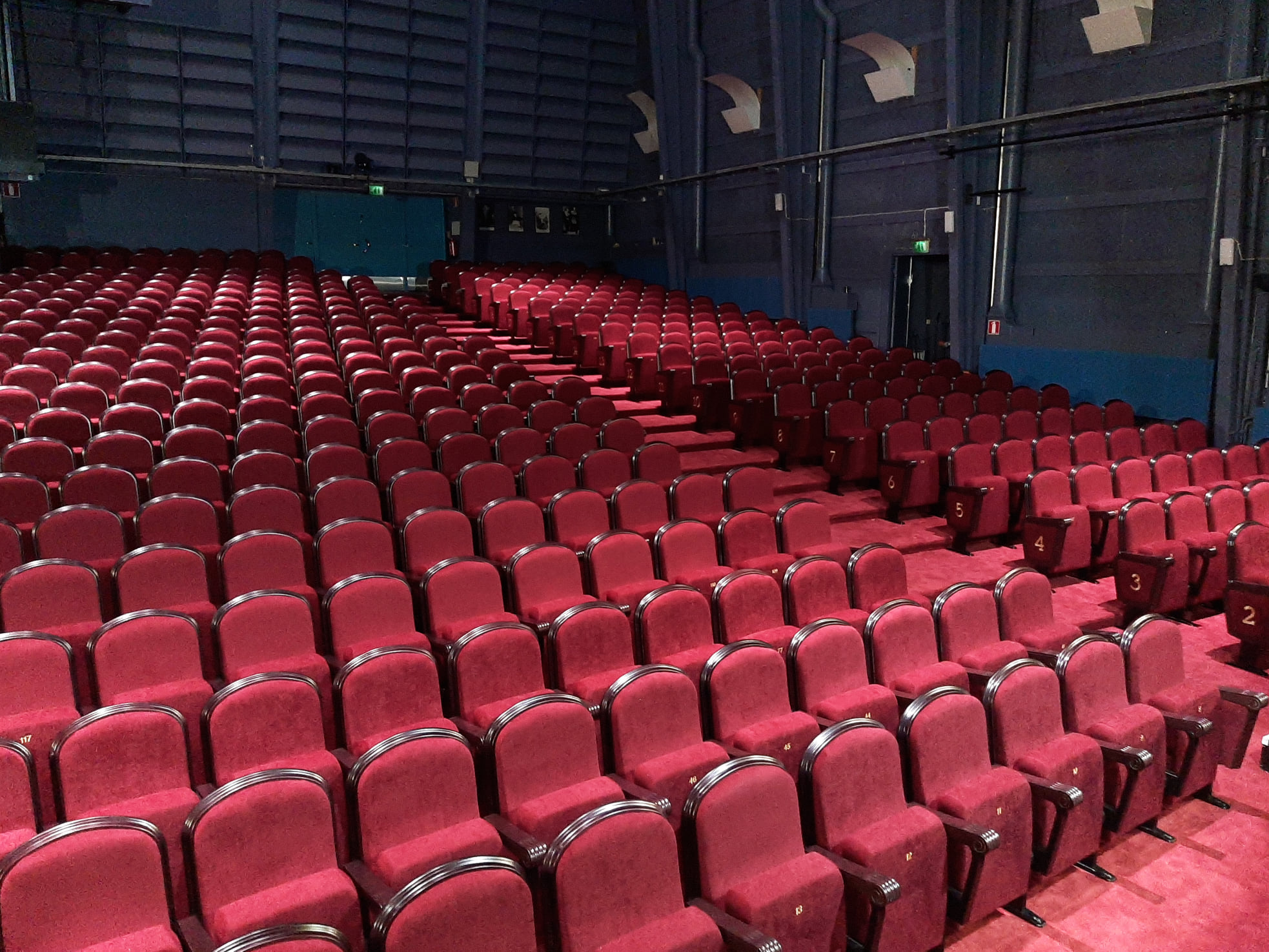euro-seating-Auditorio de la Universidad Nacional de Chimborazo.Ecuador. Modelo ATENAS