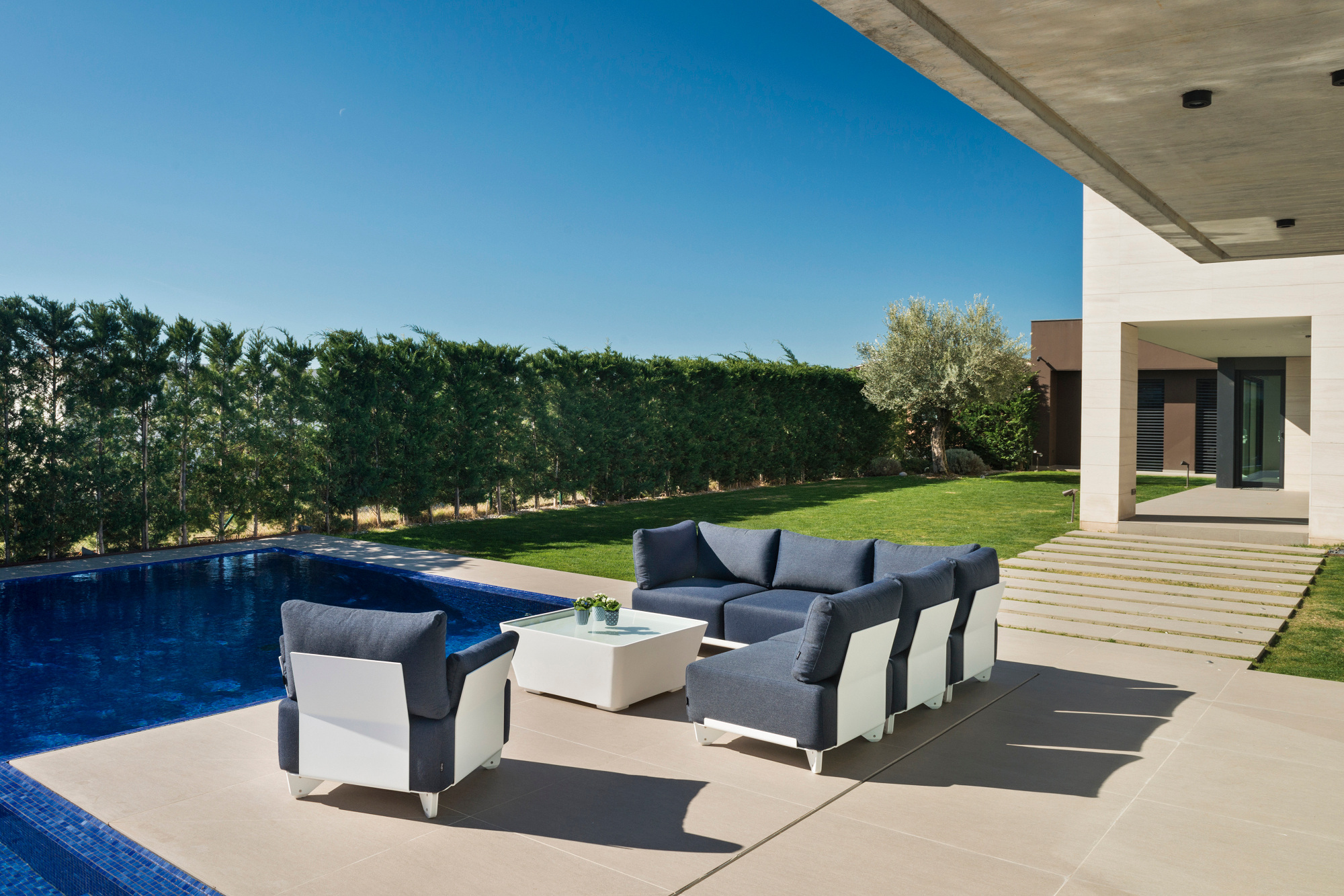 calma-plecs-soft-modular-outdoor-lounge-furniture