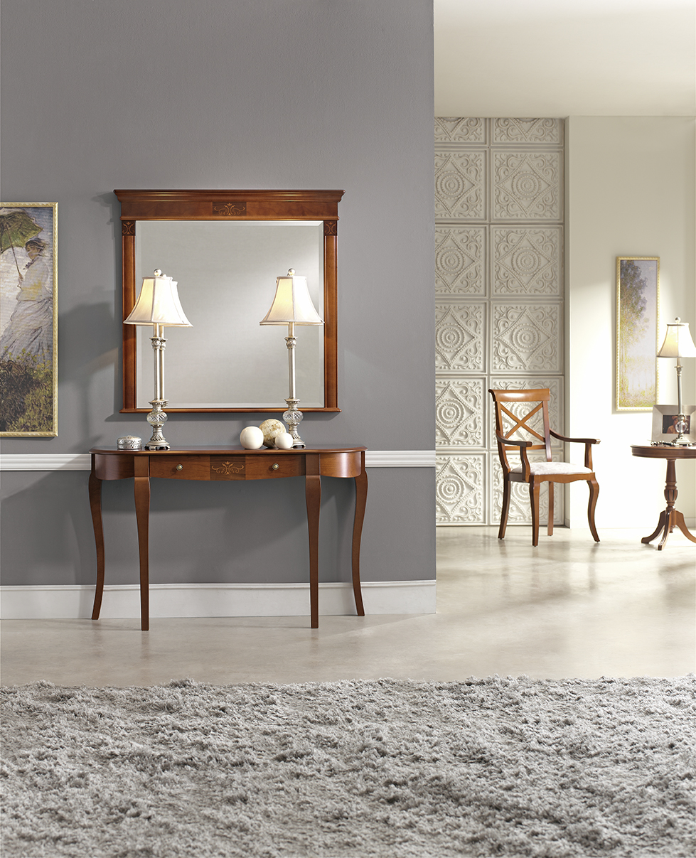 A touch of classic refinement: console 153.120 and mirror 822.000