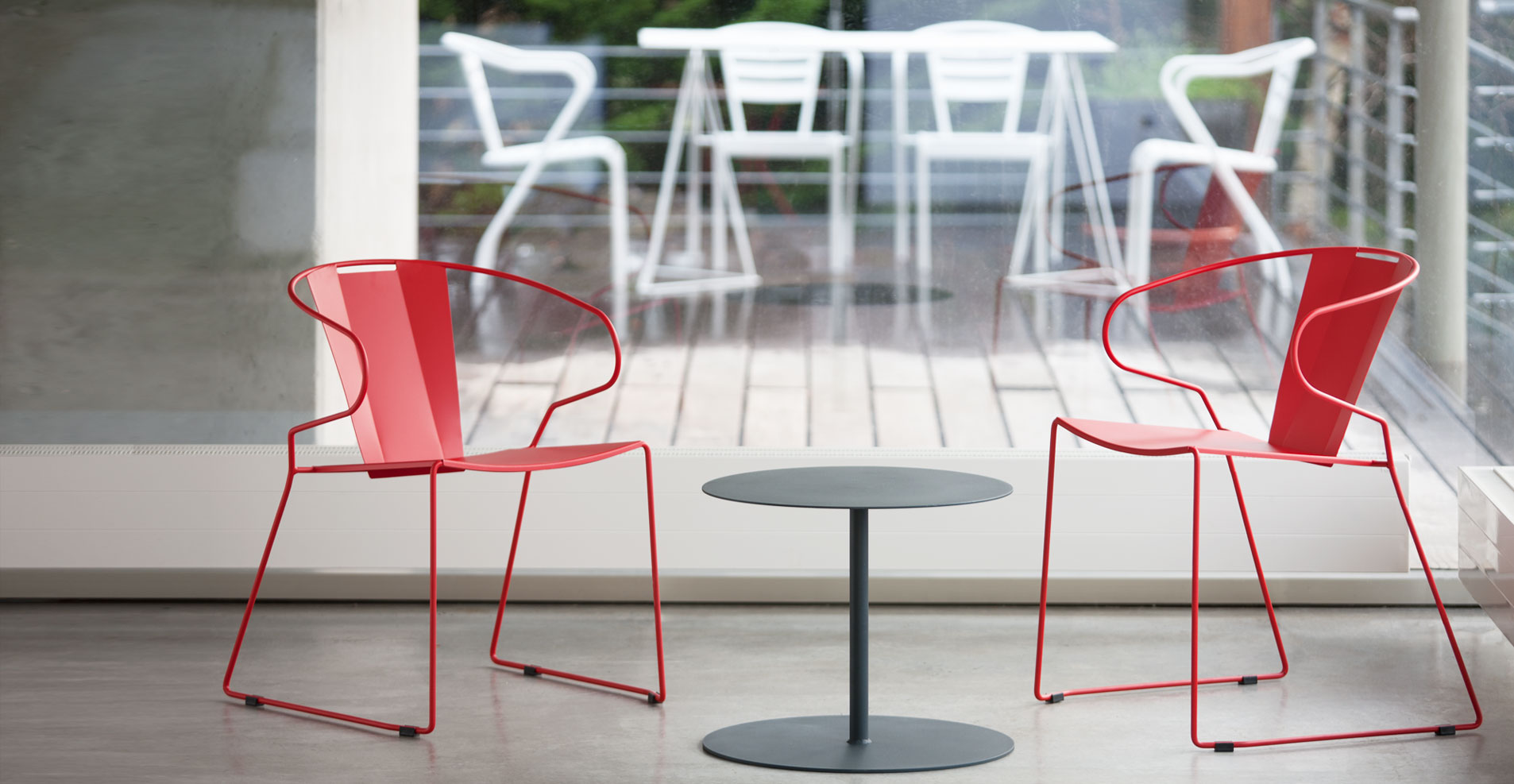 Create a stylish open air terrace with the ATHENS chairs & EIVISSA side table of iSi mar