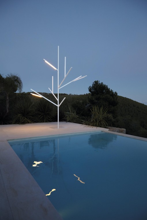 BLAU lighting tree by Fran Silvestre Arquitectos
