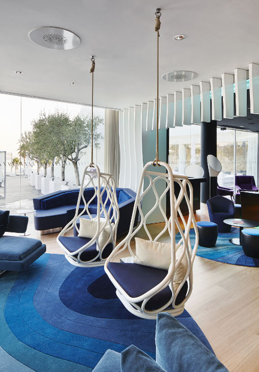Another view of the W Lounge with Expormim's NAUTICA swinging seats - Photo: