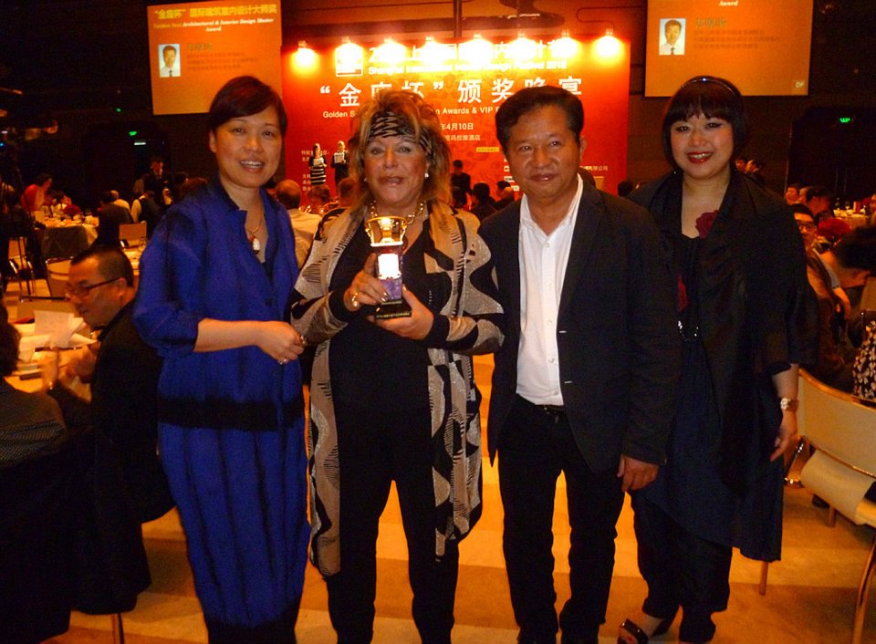 Maria Jose Guinot recibe el Golden Seat Award en el Shanghai International Interior Design Festival