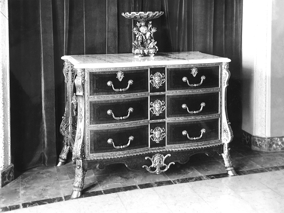 mariner-old-furniture-piece