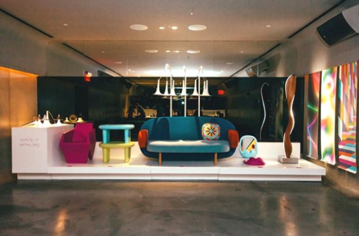 The FLOAT sofa, diseñado por Karim Rashid para SANCAL, en el evento de Karim Loves NYC