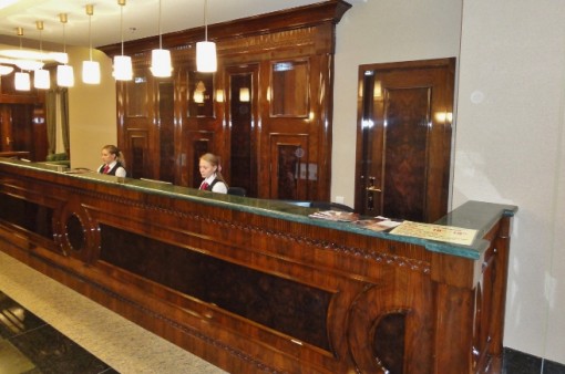 Lounge in Menorah Hotel: custom-made wood paneling and reception desk by SOHER
