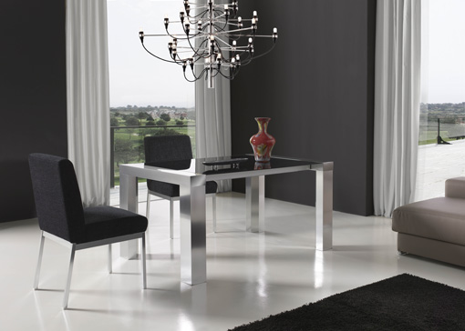 The LEIDY table and the LILY chairs