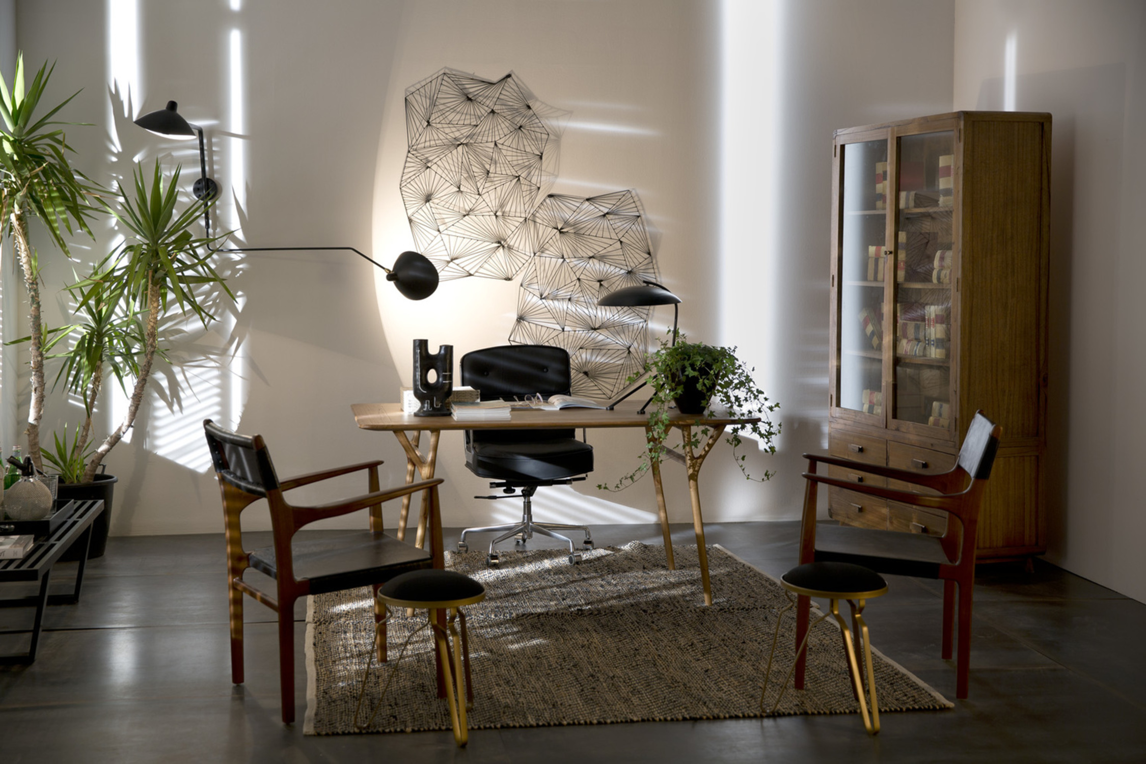A perfect fusion of style in your home-office. THAI NATURA