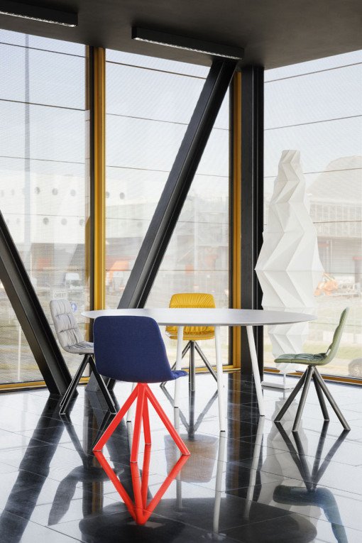 NH Fiera Milano: MAARTEN chairs and tables