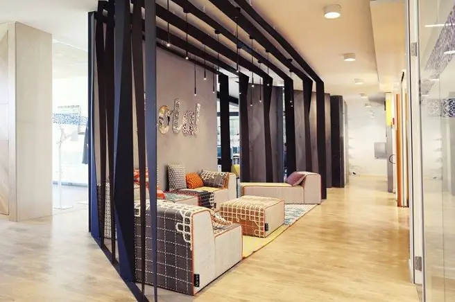 13682-13680-linkedin-offices
