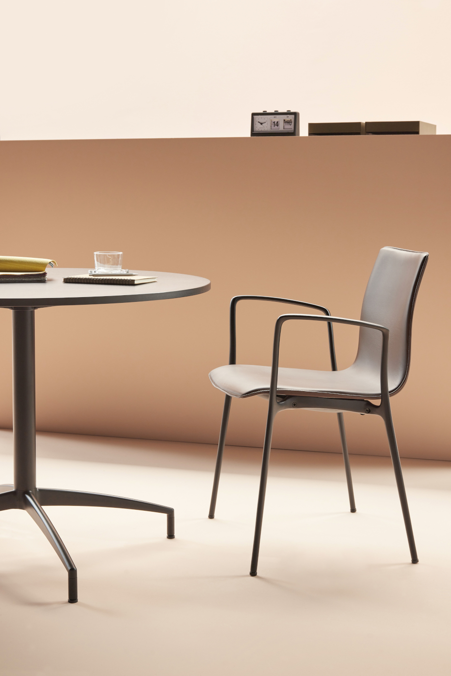 64032-64029-gorka-chair