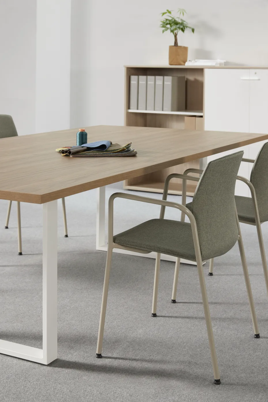 64039-64038-kabi-chair