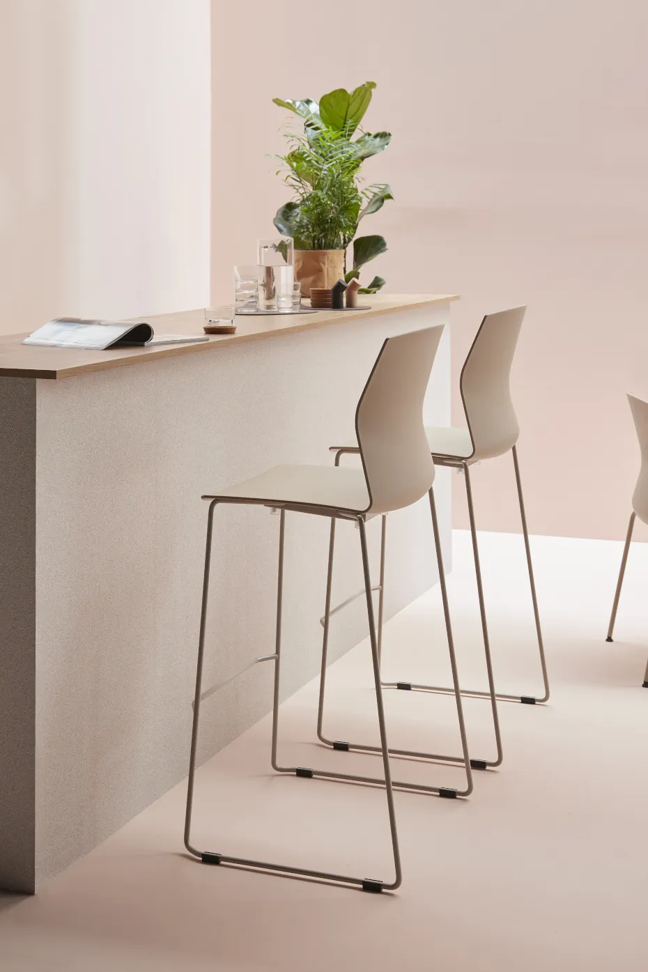 64042-64038-kabi-chair