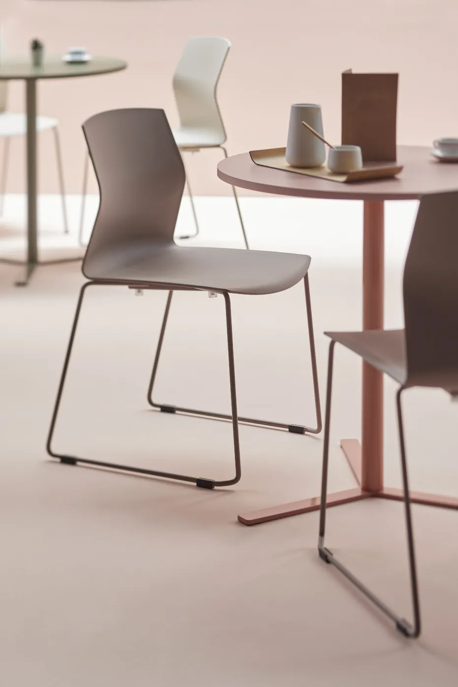 64043-64038-kabi-chair