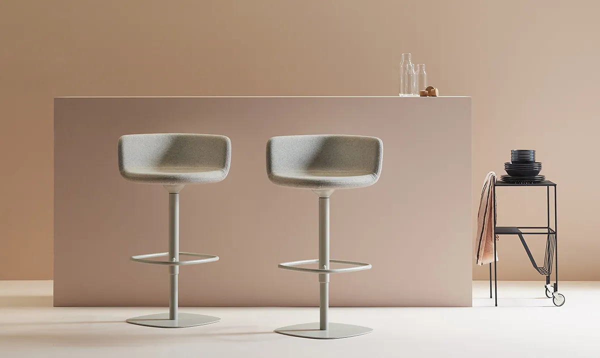 61126-59240-xoco-stool