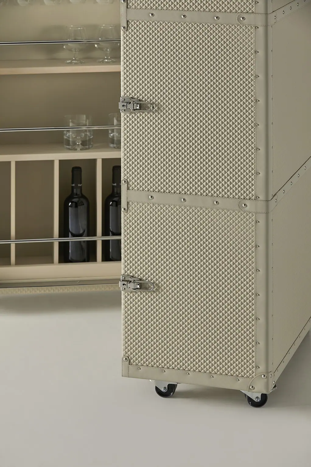 76880-76875-traveler-bar-cabinet