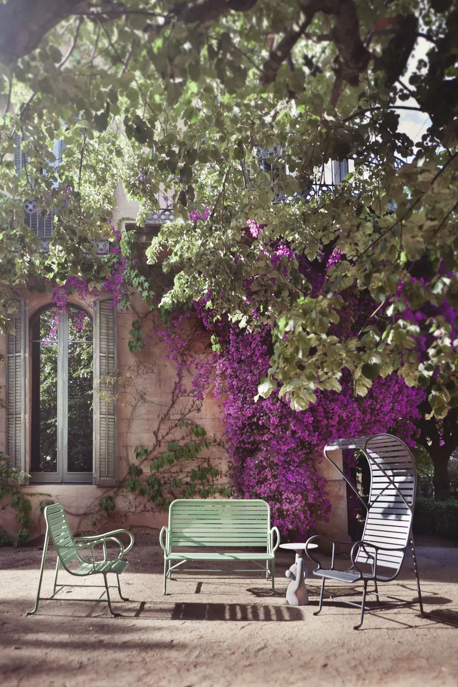 65860-65849-gardenias-armchair-with-pergola