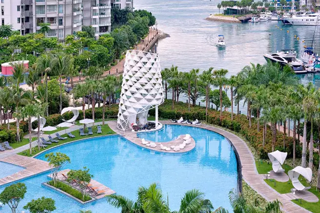 13101-13095-w-singapore-hotel