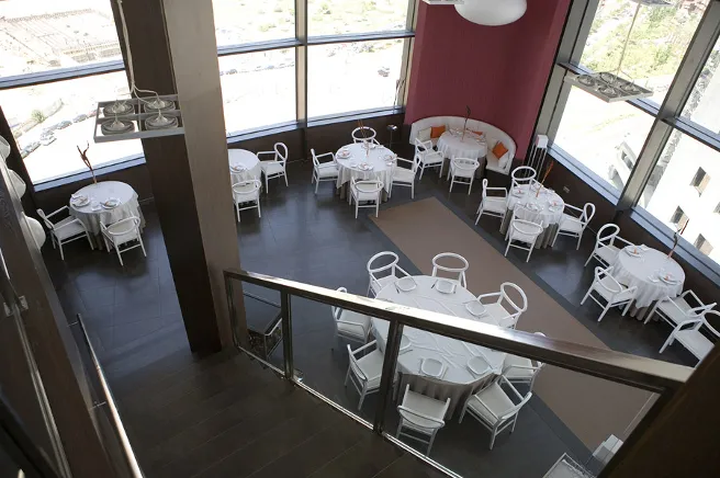 14442-14441-vertical-restaurant