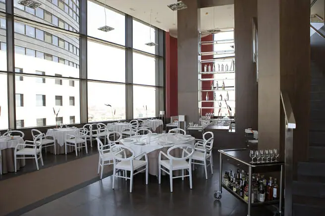 14448-14441-vertical-restaurant