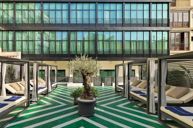 11332-11331-hotel-h10-cubik