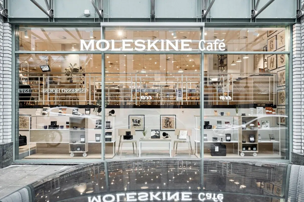 49256-49204-moleskine-cafe