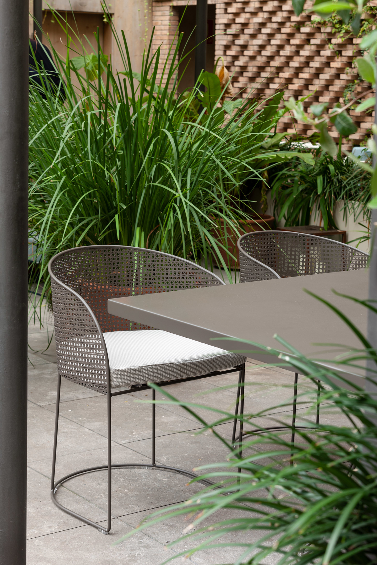 65369-65366-arena-chair