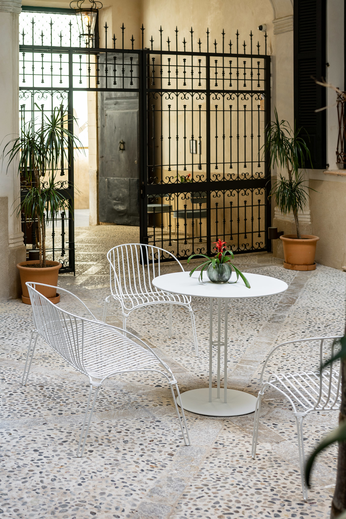 65401-65399-colonial-outdoor-lounge-furniture