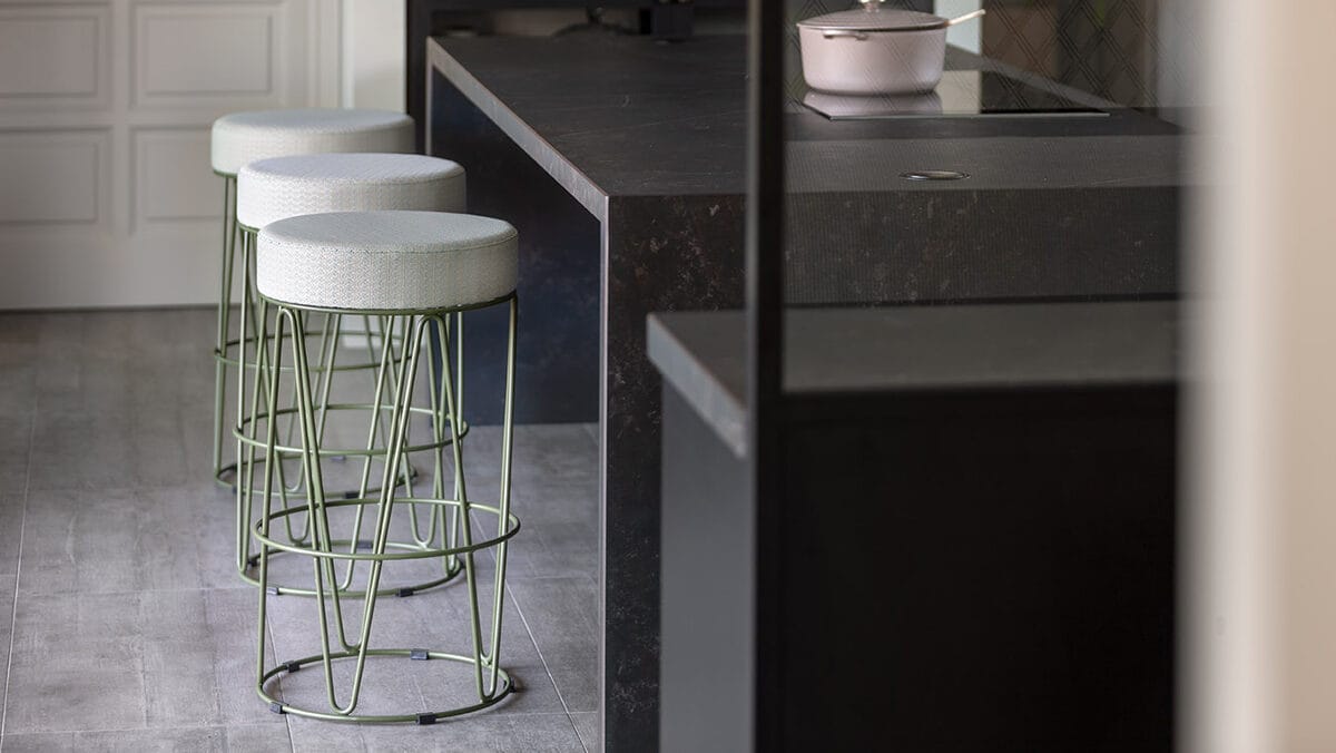 39427-33202-lagarto-stool