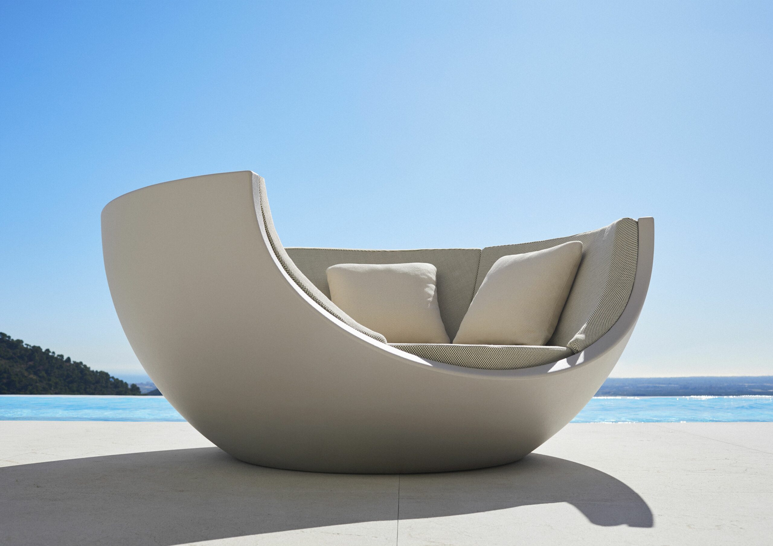 54047-47694-moon-daybed