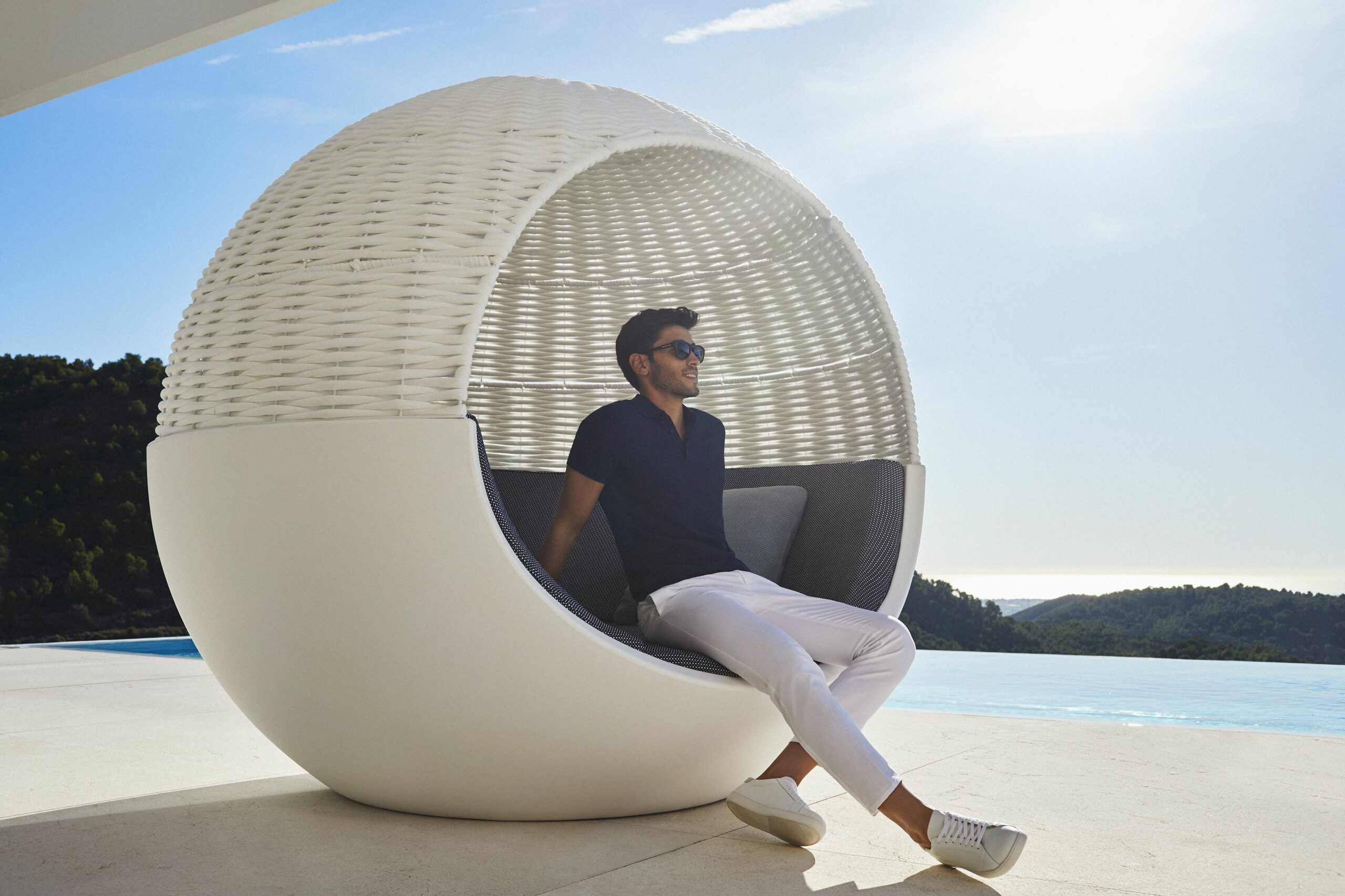 54048-47694-moon-daybed