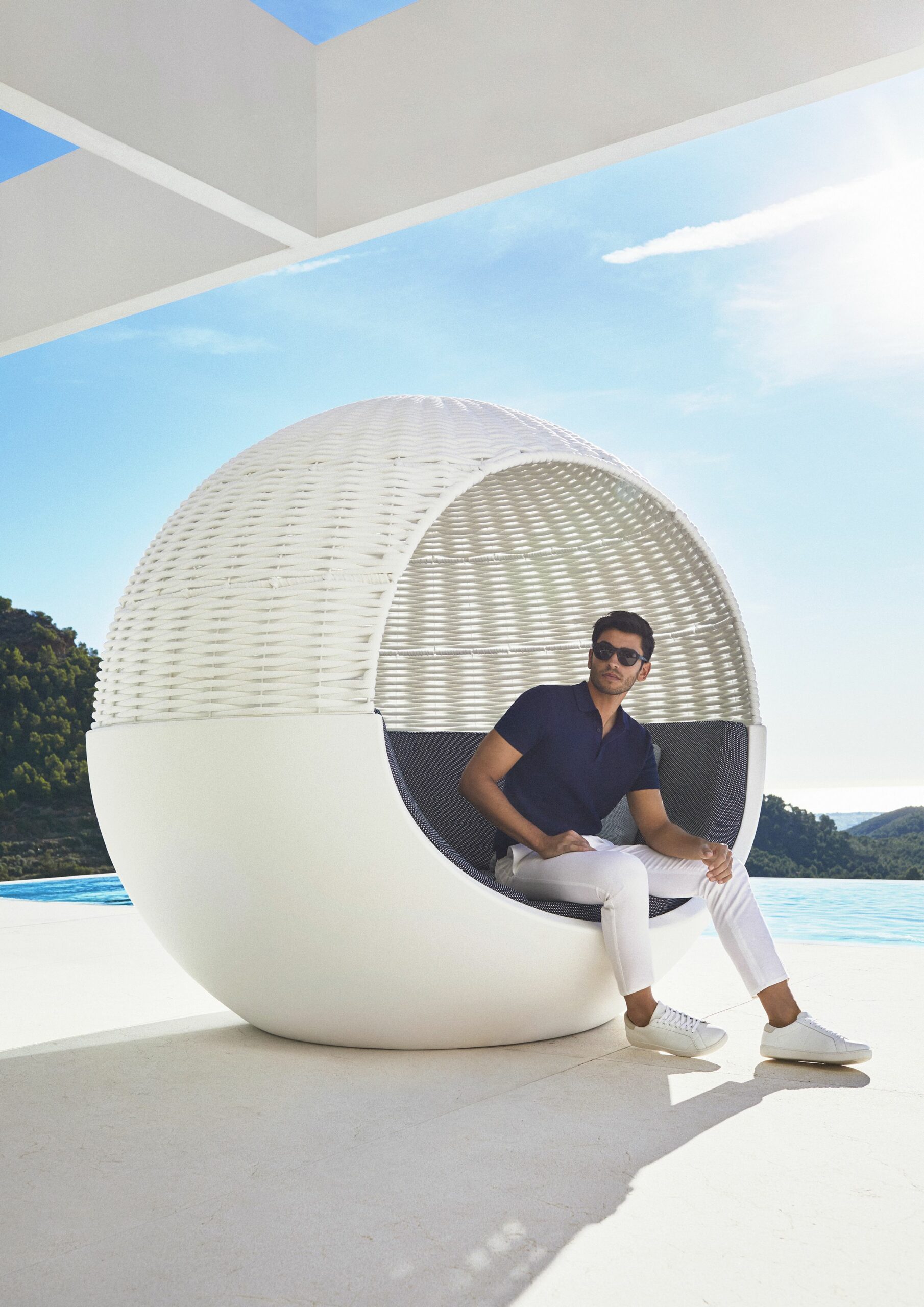 54049-47694-moon-daybed