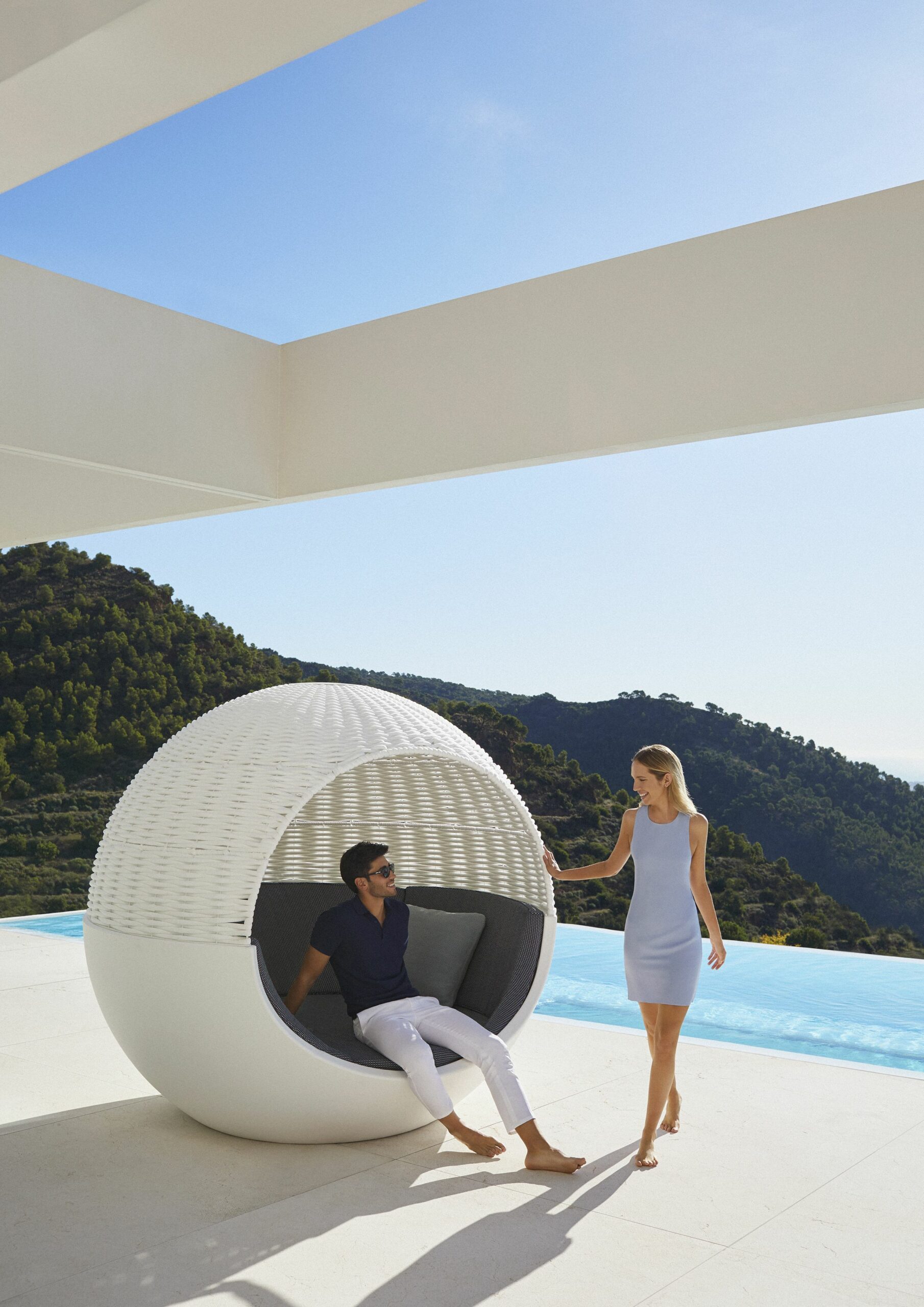 54050-47694-moon-daybed