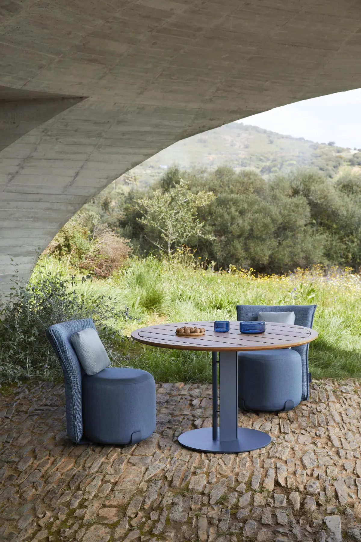 80408-80392-dining-table
