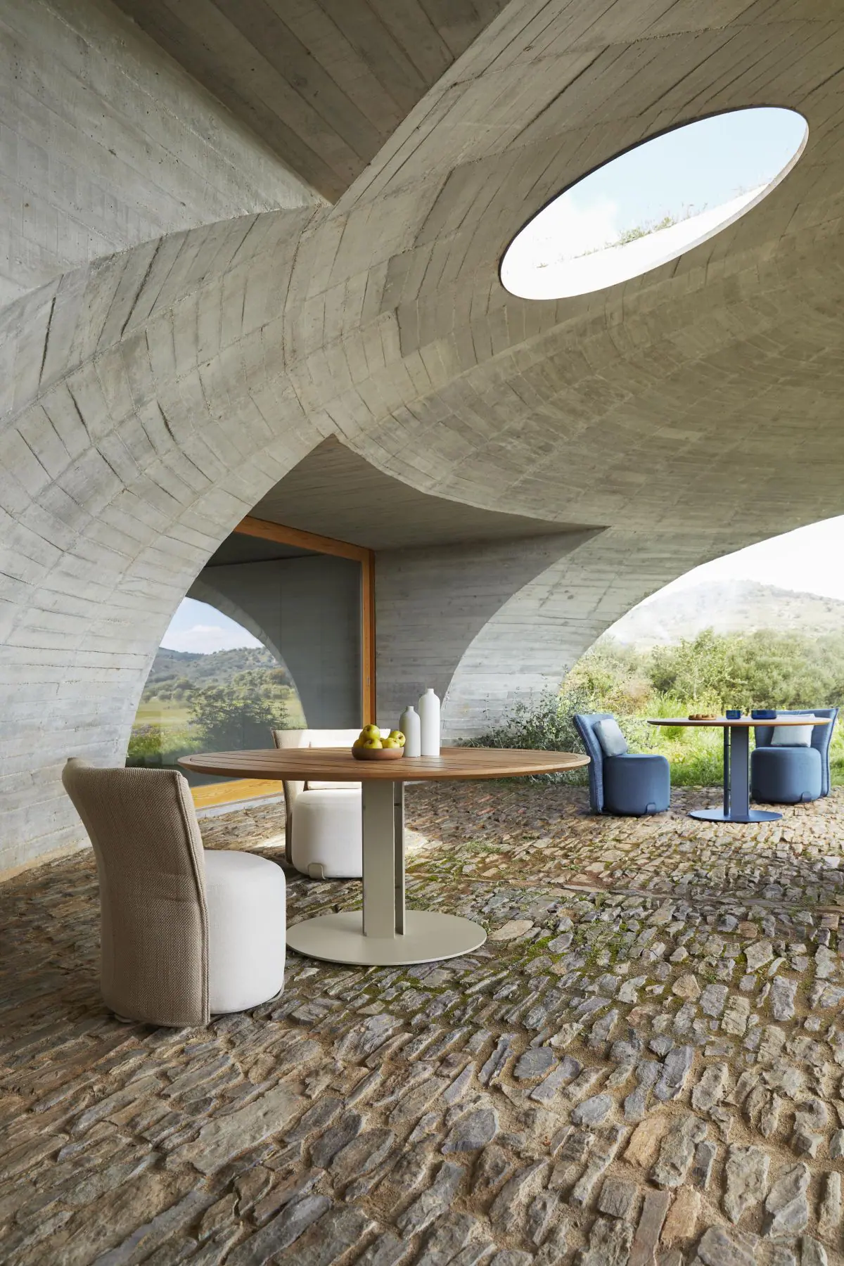 80409-80392-dining-table