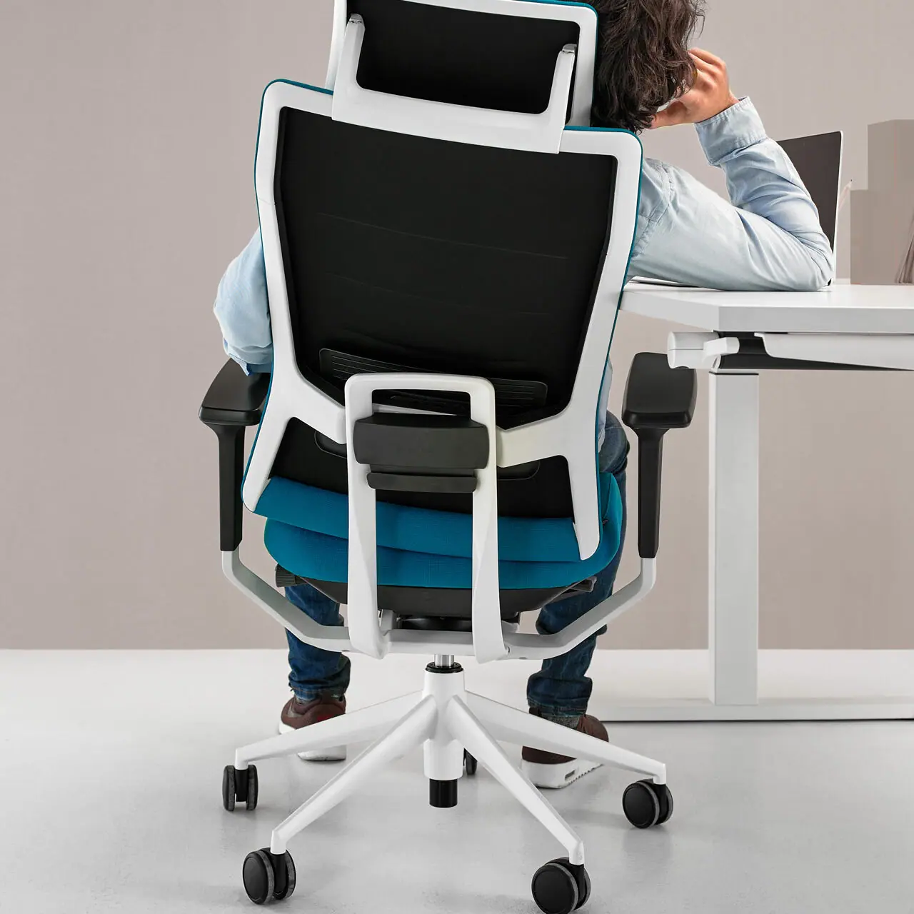 actiu-tnk-flex-office-chair-7-aspect-ratio-100-100-2