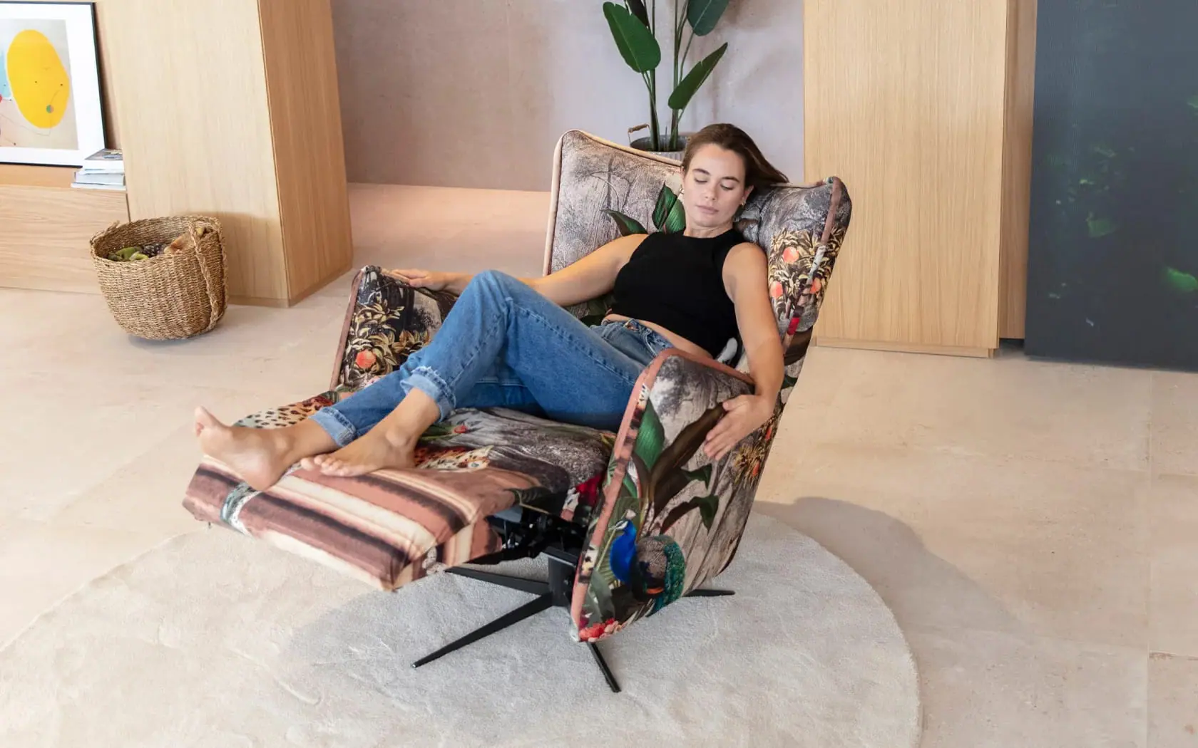 fama-sofas-simone-armchair003