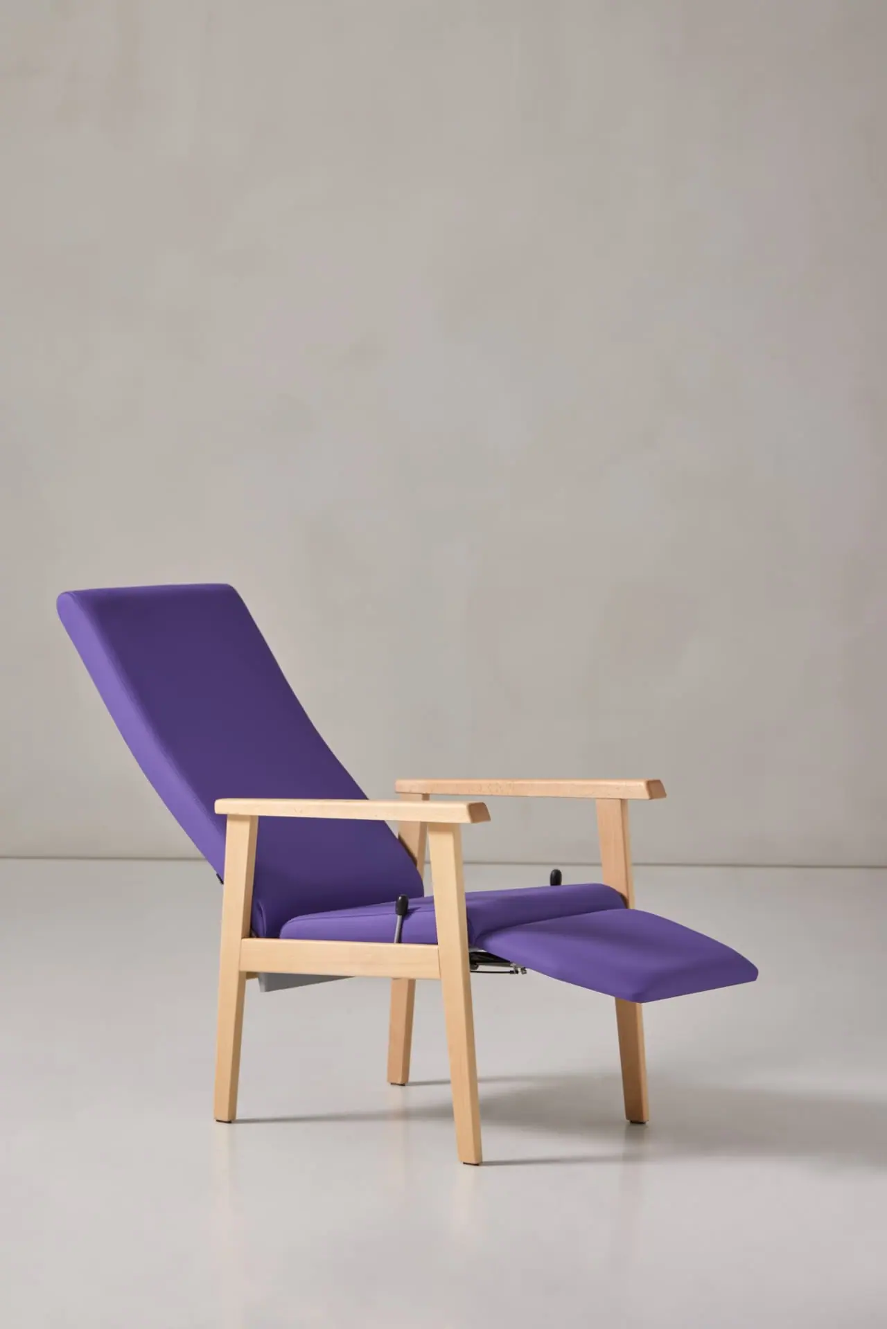 seniorcare-madison-lounge-chairs-02