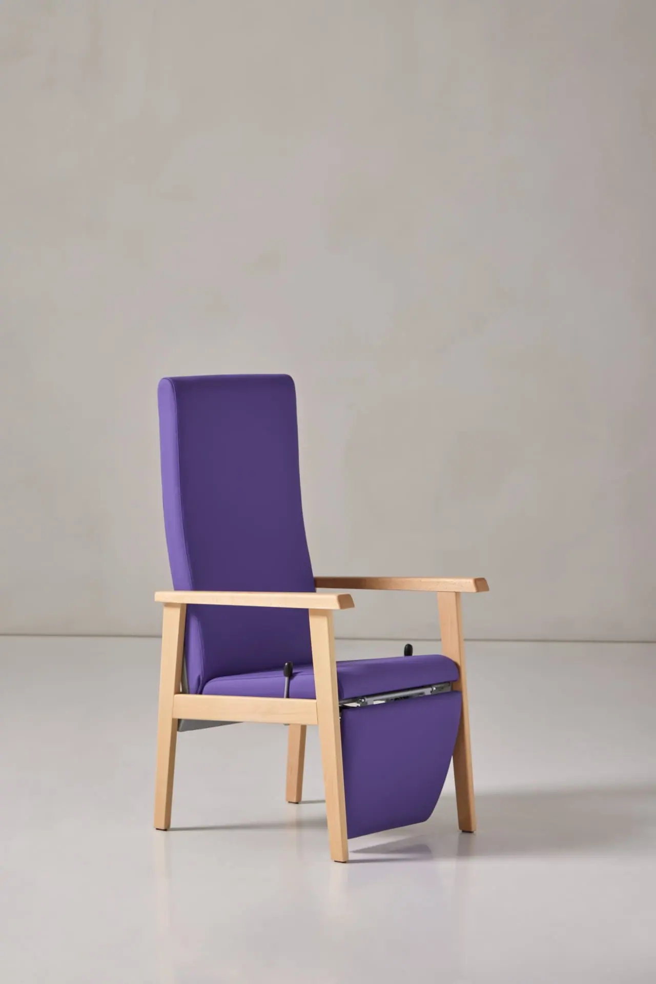 seniorcare-madison-lounge-chairs-03