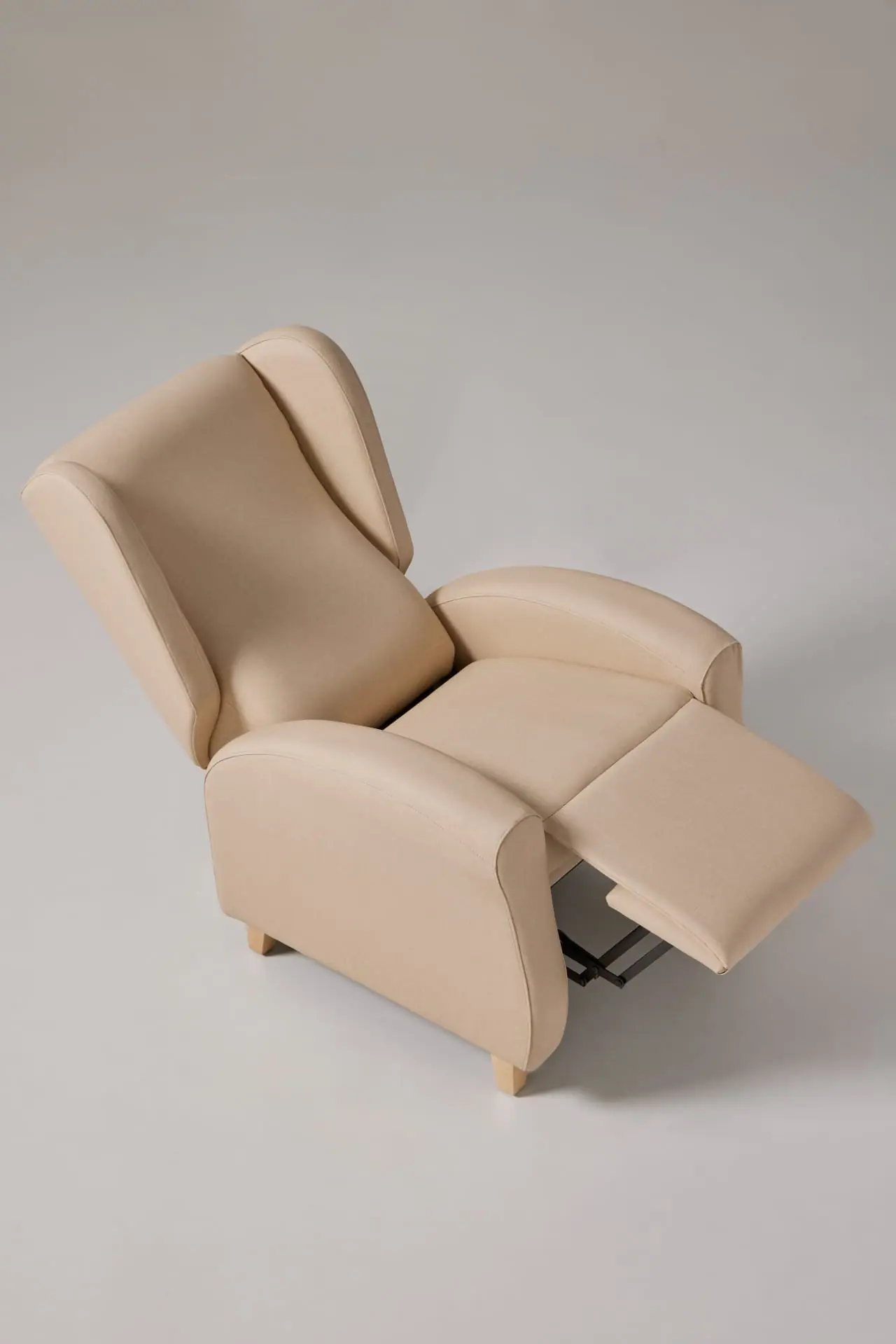 seniorcare-megan-reclining-armchair-02