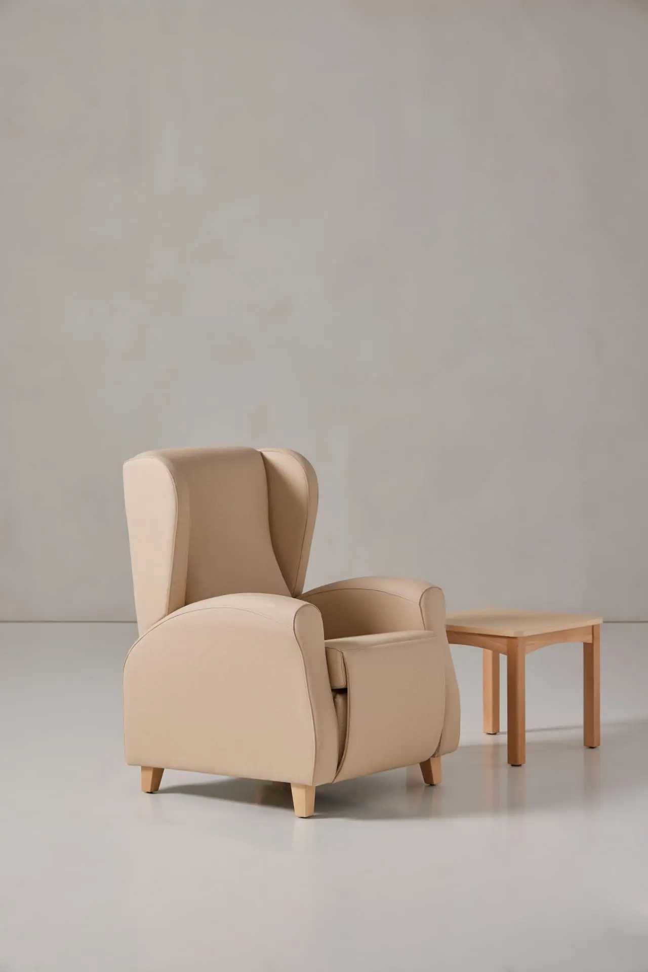 seniorcare-megan-reclining-armchair-03