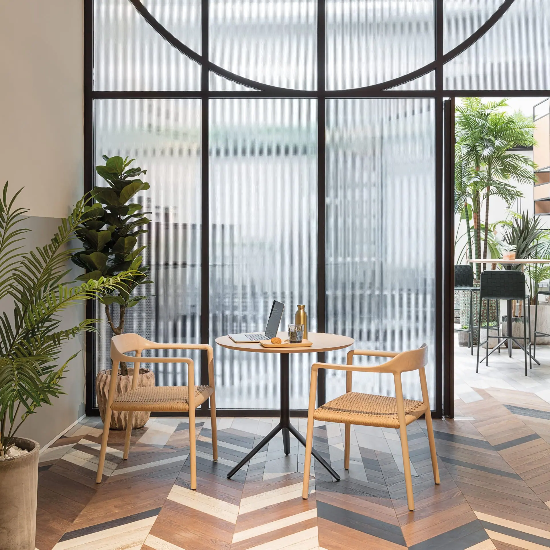 andreu-world-triada-table05