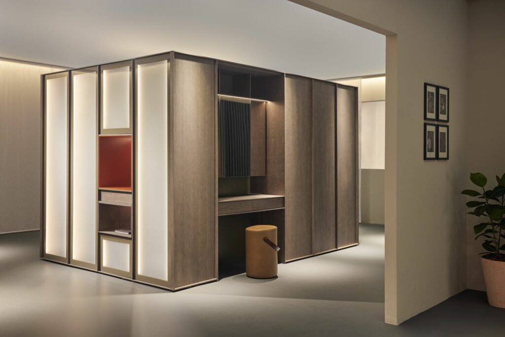 STELO Central Walk-in Wardrobe | Francesc Rifé | UECKO